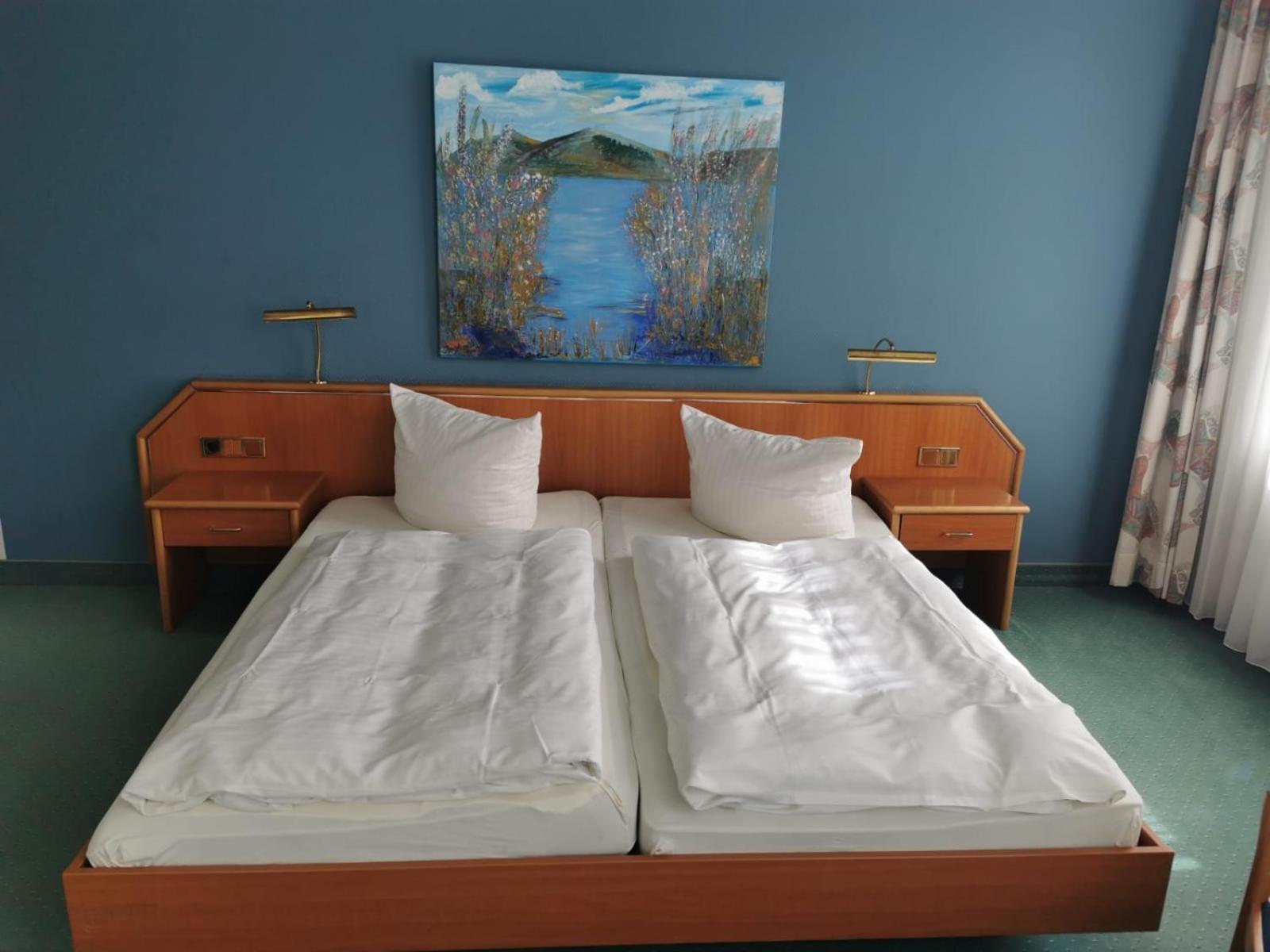 Hotel Kaiserhof Fürstenwalde エクステリア 写真