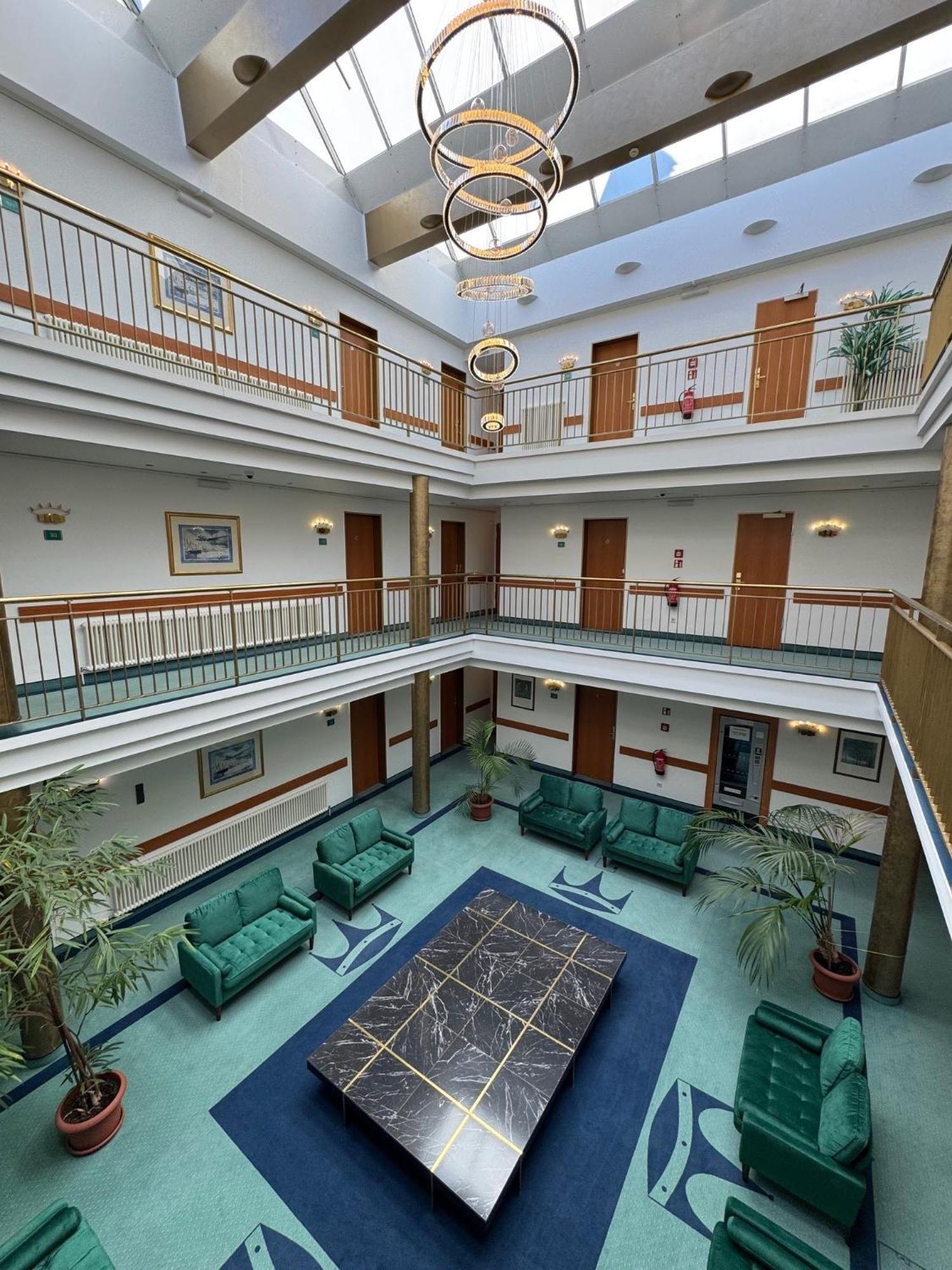 Hotel Kaiserhof Fürstenwalde エクステリア 写真