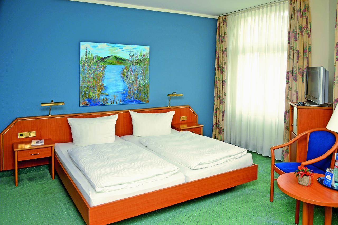 Hotel Kaiserhof Fürstenwalde エクステリア 写真